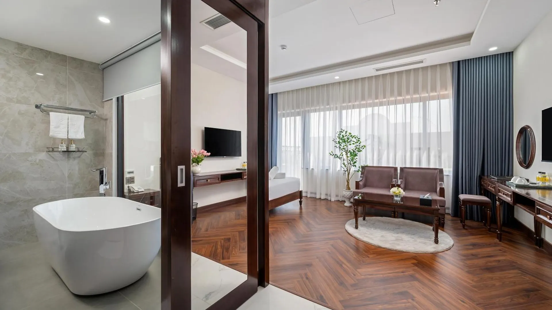 Florence Hotel Da Nang 4*,