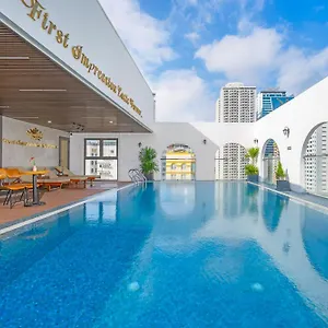 Golden Lotus - Rooftop Bar Sea View **** Da Nang