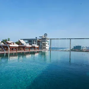 Hotel Sofiana My Khe & Spa- Rooftop Pool Bar